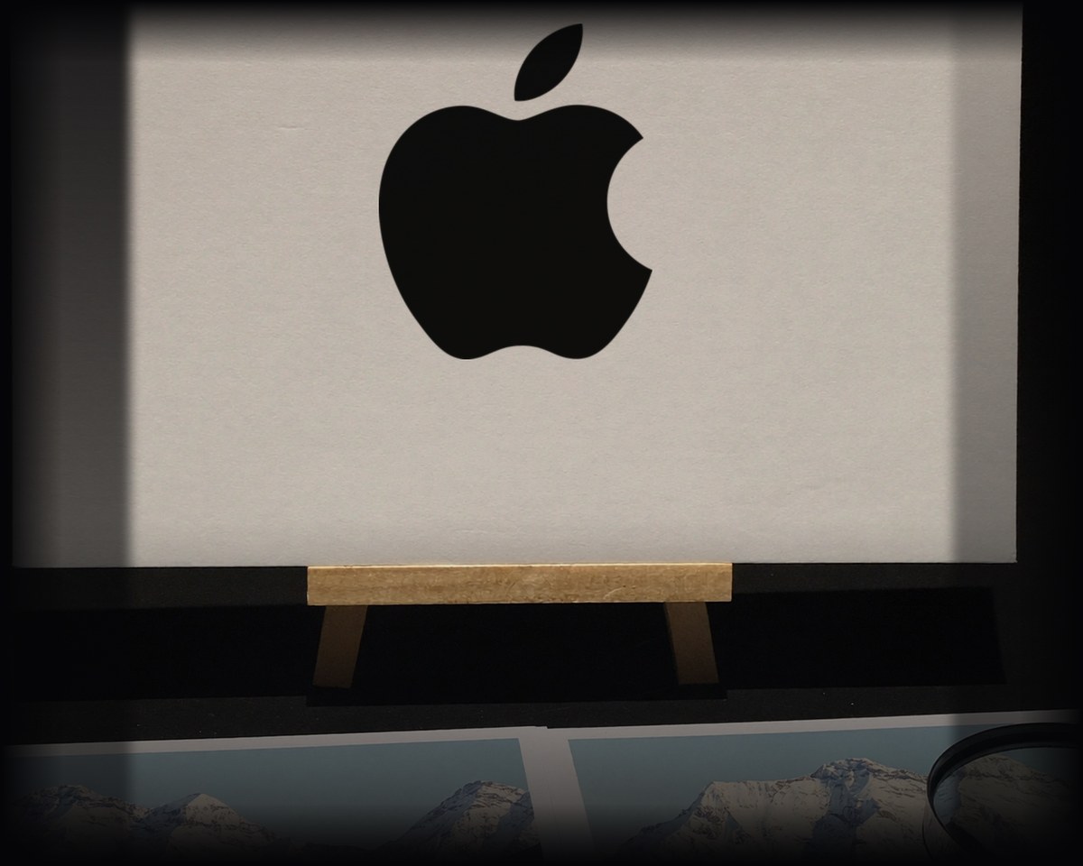 Illustration for the Apple Reference Image story