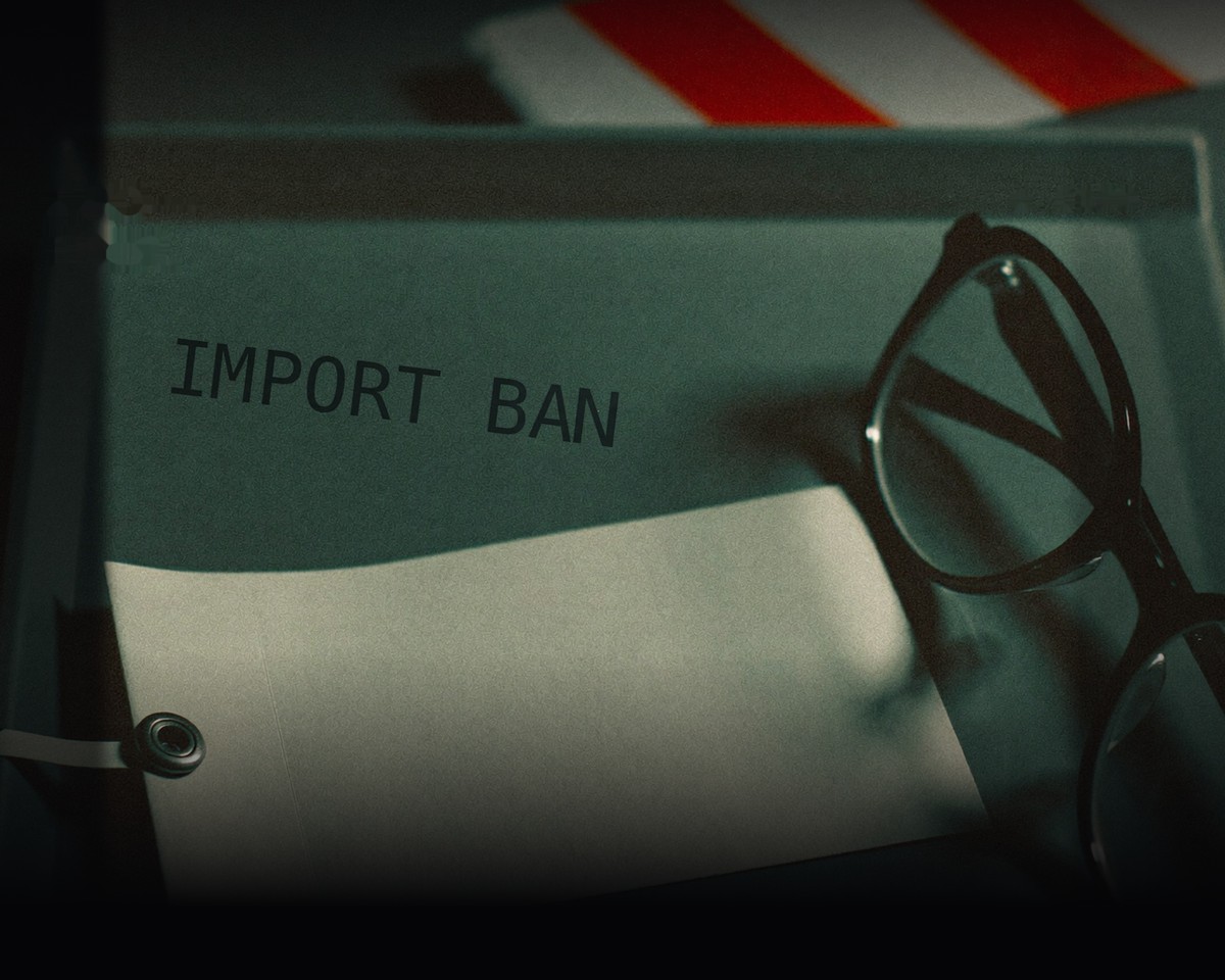 Illustration for the Australian smart glasses import ban story