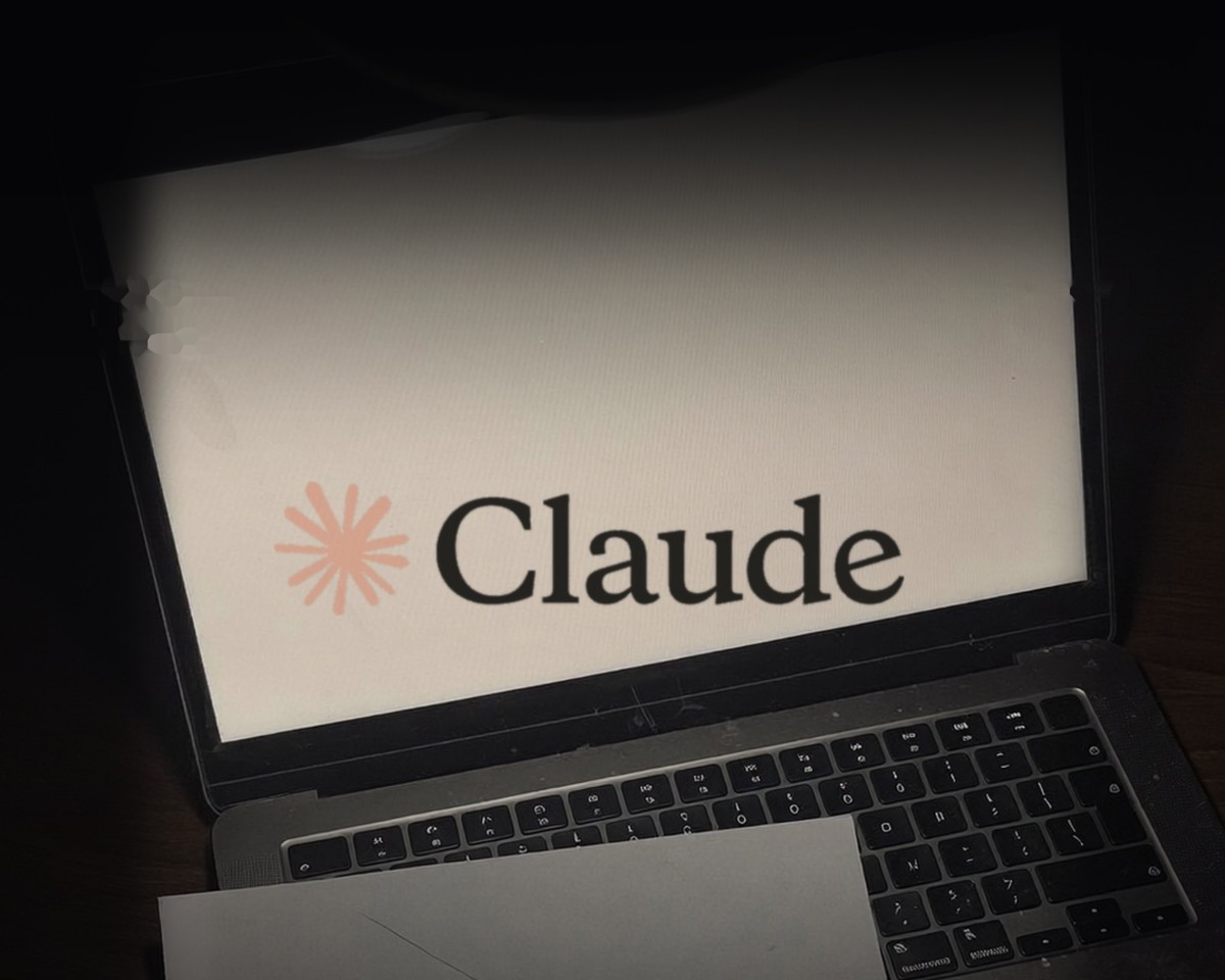 Illustration for the Claude WebFetch summaries story